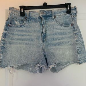 American Eagle Highwaisted Lightwash Denim Stretch Shorts Size 8